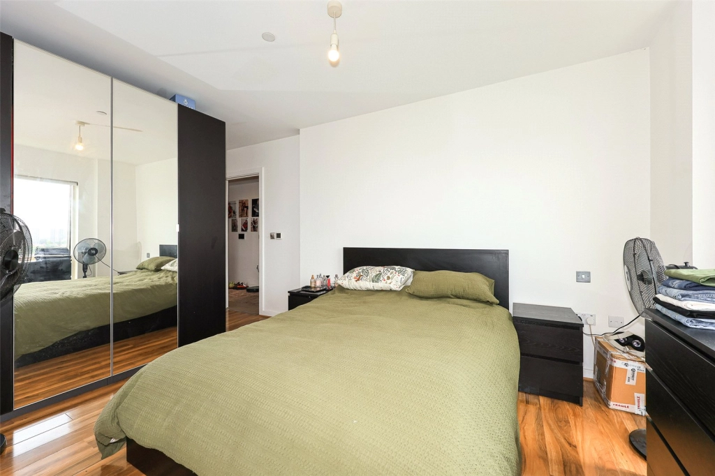 3 bedrooms apartments/flats for sale in Thonrey Close, Colindale Gardens, Colindale - NW9 view 10