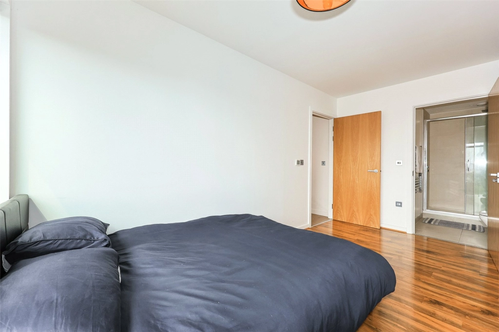 3 bedrooms apartments/flats for sale in Thonrey Close, Colindale Gardens, Colindale - NW9 view 7