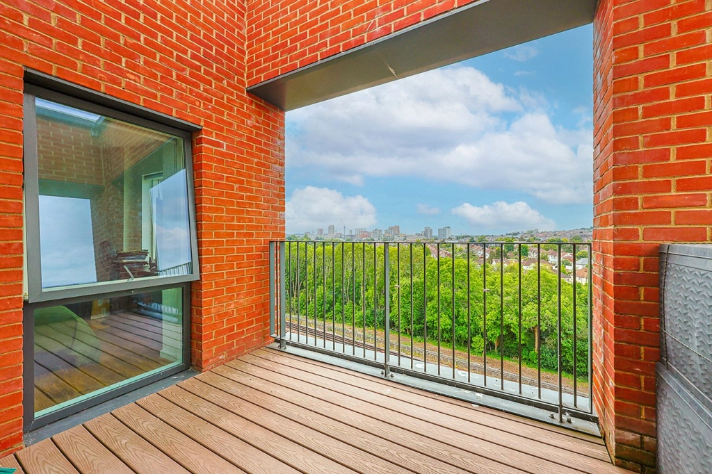3 bedrooms apartments/flats for sale in Thonrey Close, Colindale Gardens, Colindale - NW9 view 14