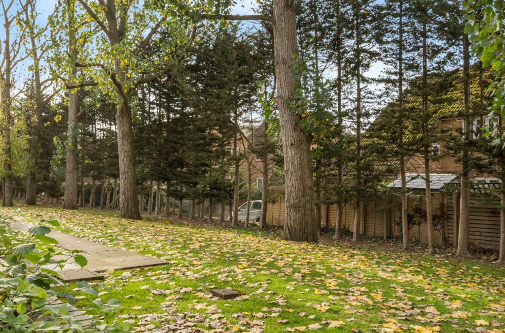 1 bedroom apartments/flats for sale in Swan Drive, Colindale - NW9 view 10