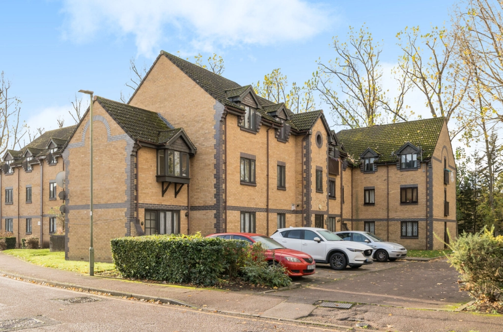 1 bedroom apartments/flats for sale in Swan Drive, Colindale - NW9 view 1