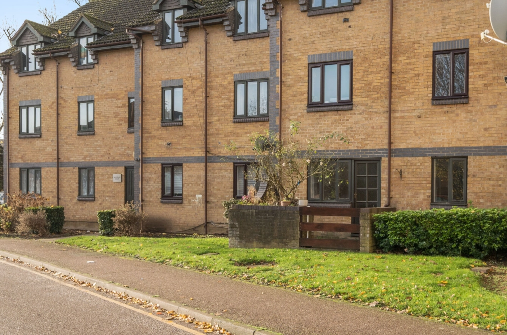 1 bedroom apartments/flats for sale in Swan Drive, Colindale - NW9 view 11