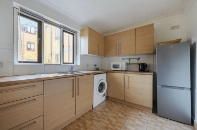 Swan Drive, Colindale - NW9 view 17