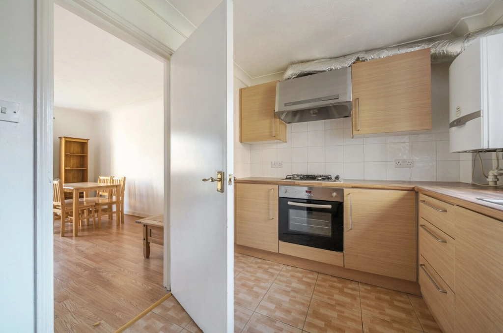 1 bedroom apartments/flats for sale in Swan Drive, Colindale - NW9 view 14