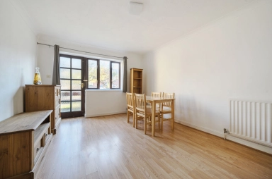 Swan Drive, Colindale - NW9 view 3