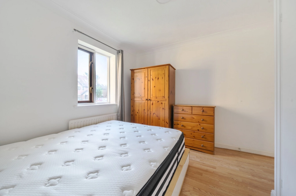 1 bedroom apartments/flats for sale in Swan Drive, Colindale - NW9 view 6