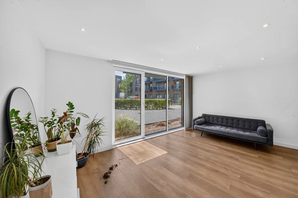 1 bedroom apartments/flats for sale in Ashton Reach, Rotherhithe - SE16 view 2
