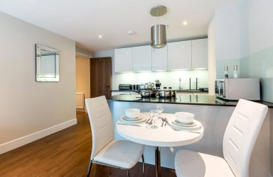 Whitechapel High Street, Aldgate - E1 view 4