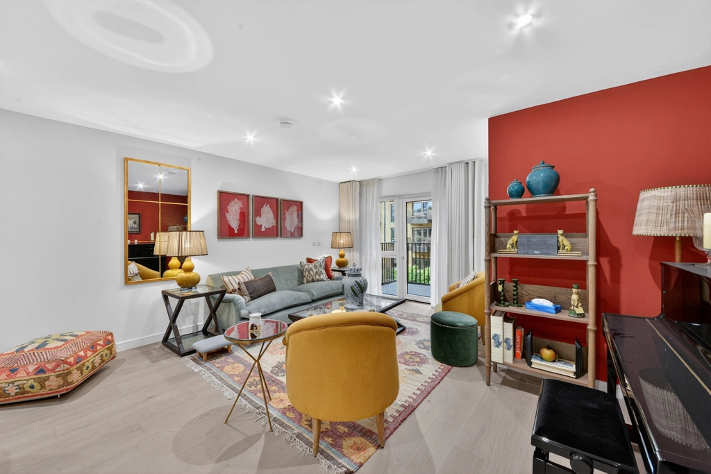 2 bedrooms apartments/flats for sale in Parrs Way, Hammersmith - W6 view 2