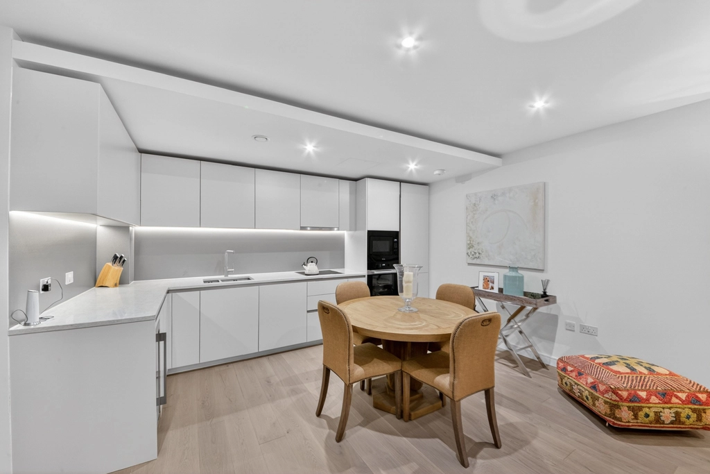 2 bedrooms apartments/flats for sale in Parrs Way, Hammersmith - W6 view 3