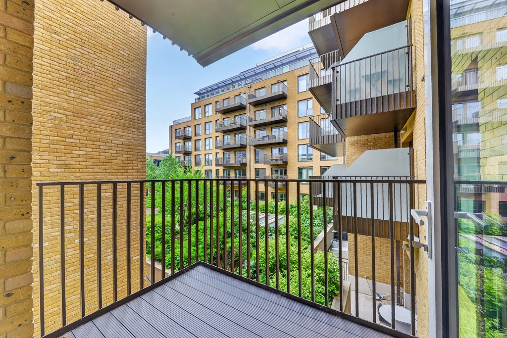 2 bedrooms apartments/flats for sale in Parrs Way, Hammersmith - W6 view 7