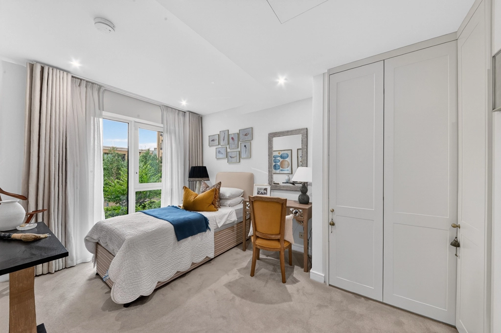2 bedrooms apartments/flats for sale in Parrs Way, Hammersmith - W6 view 4