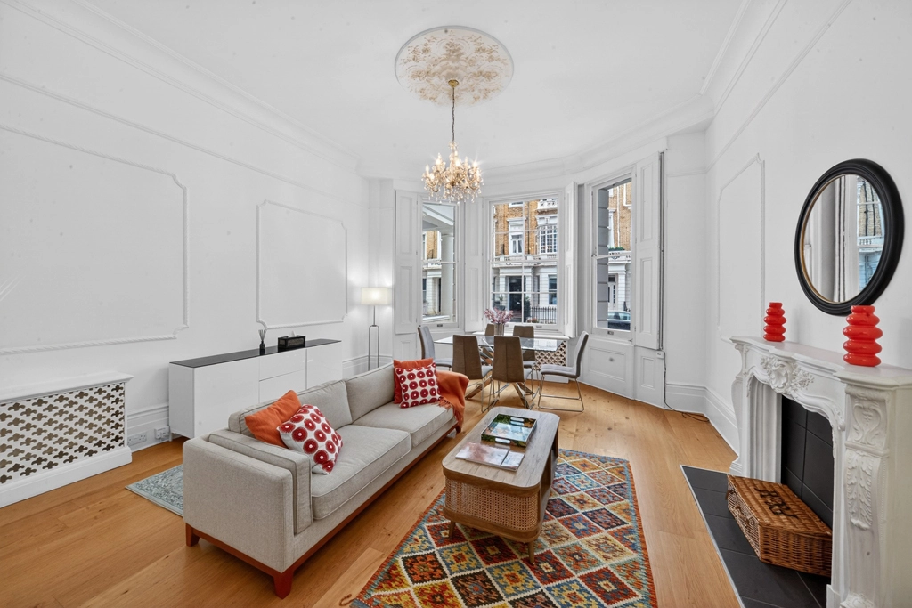 2 bedrooms apartments/flats for sale in Queensberry Place, Kensington - SW7 view 2