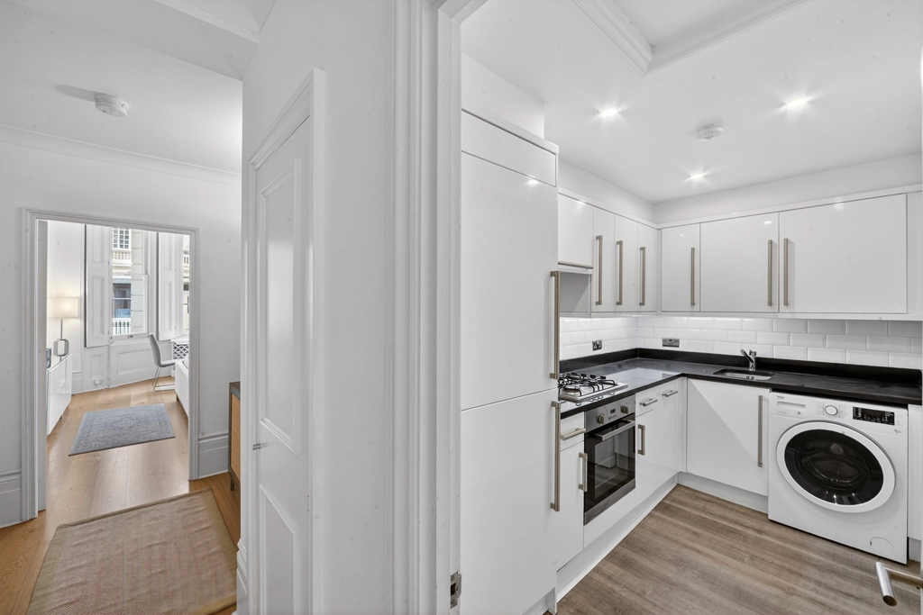 2 bedrooms apartments/flats for sale in Queensberry Place, Kensington - SW7 view 13