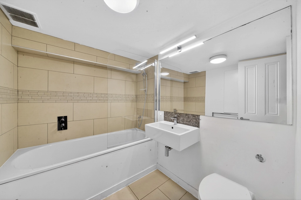 2 bedrooms apartments/flats for sale in Queensberry Place, Kensington - SW7 view 8