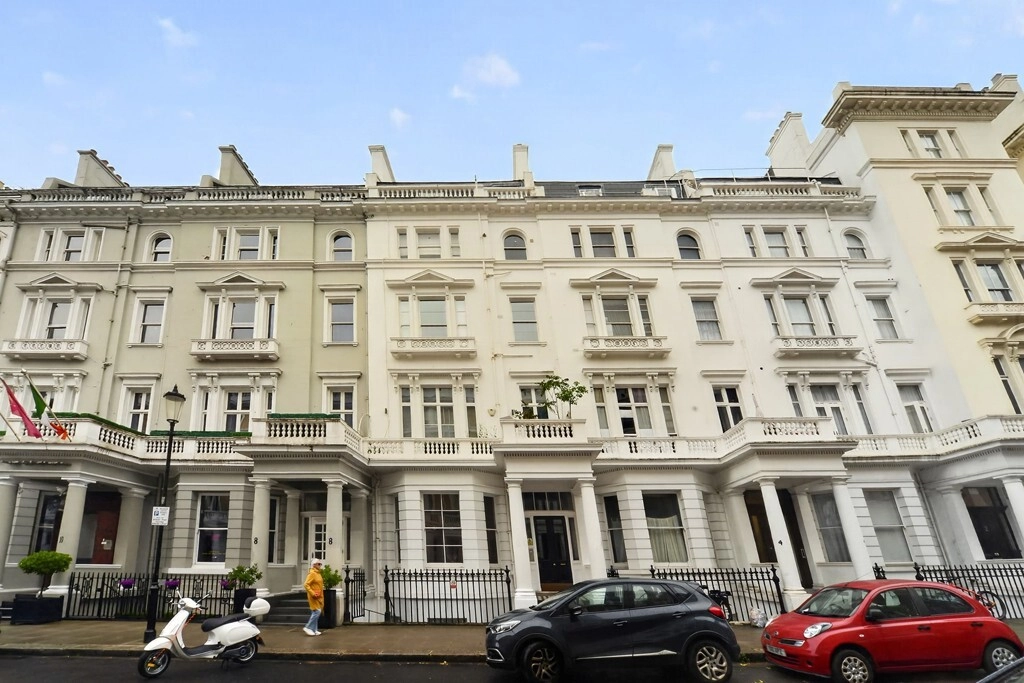 2 bedrooms apartments/flats for sale in Queensberry Place, Kensington - SW7 view 10