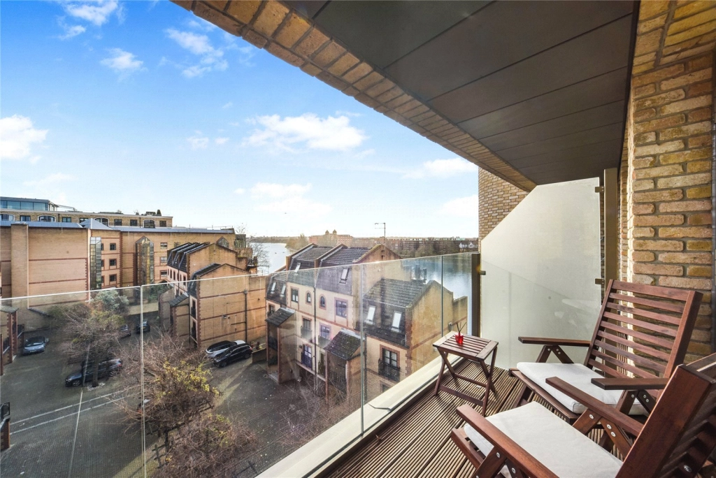 2 bedrooms apartments/flats for sale in Crisp Road, Hammersmith - W6 view 2