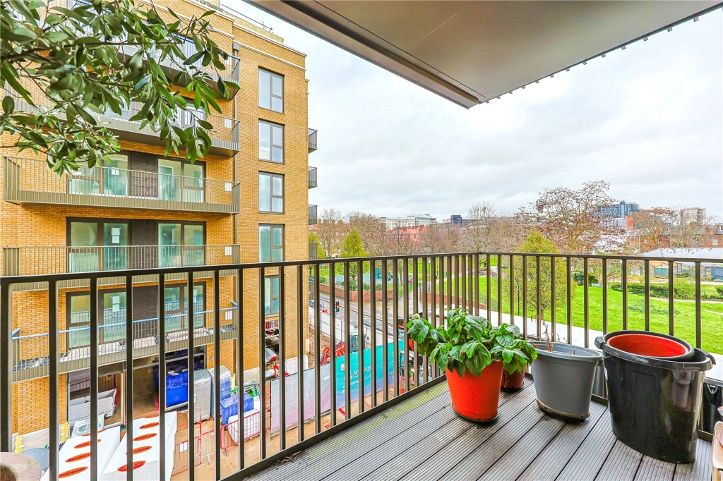 1 bedroom apartments/flats for sale in Parrs Way, London - W6 view 2