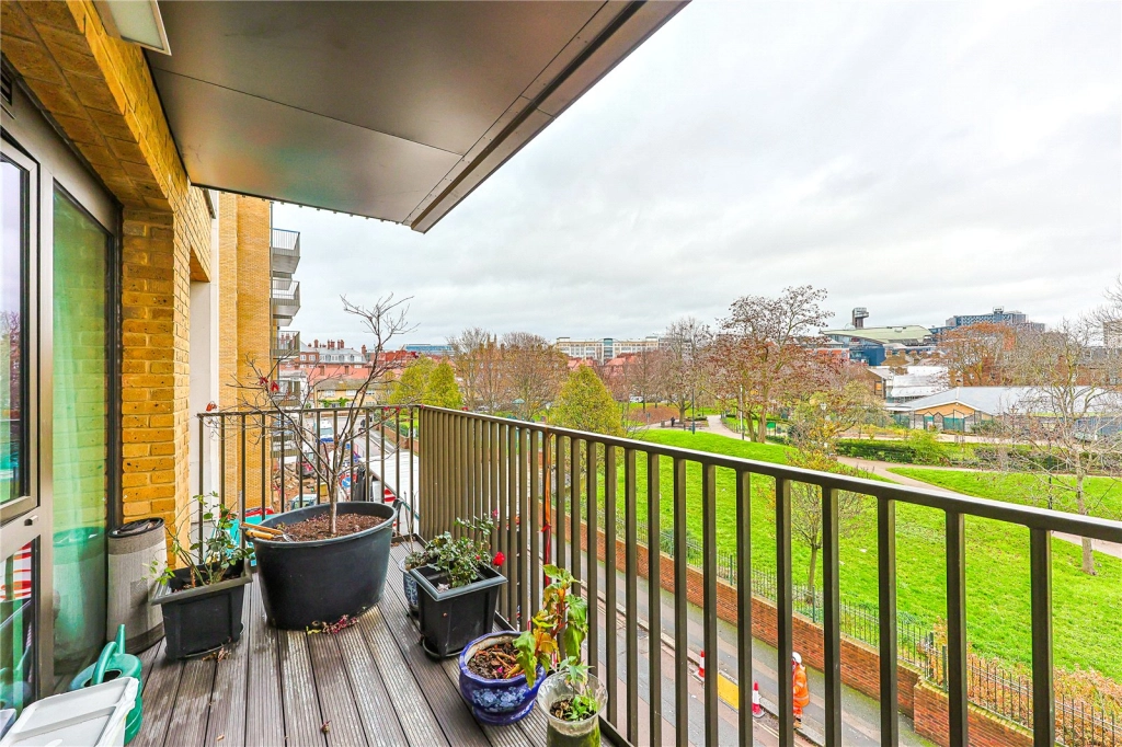 1 bedroom apartments/flats for sale in Parrs Way, London - W6 view 8