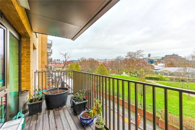 Parrs Way, London - W6 view 8