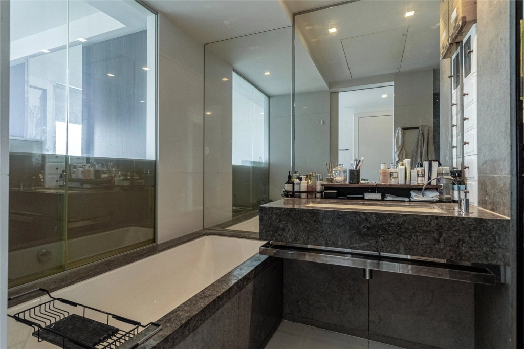 1 bedroom apartments/flats for sale in Pan Peninsula Square, South Quay - E14 view 7