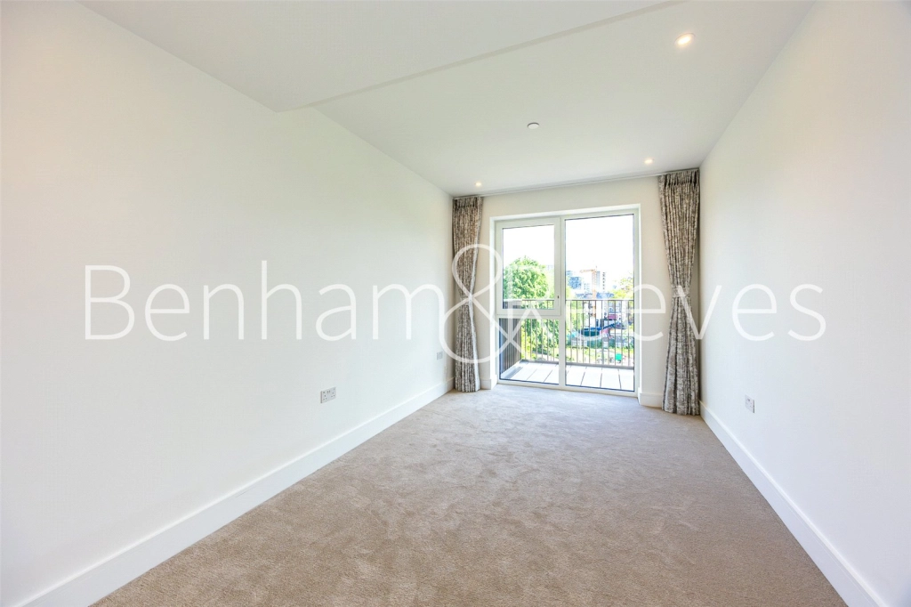 3 bedrooms apartments/flats for sale in Parr's Way, London - W6 view 10