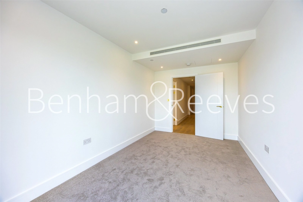 3 bedrooms apartments/flats for sale in Parr's Way, London - W6 view 11