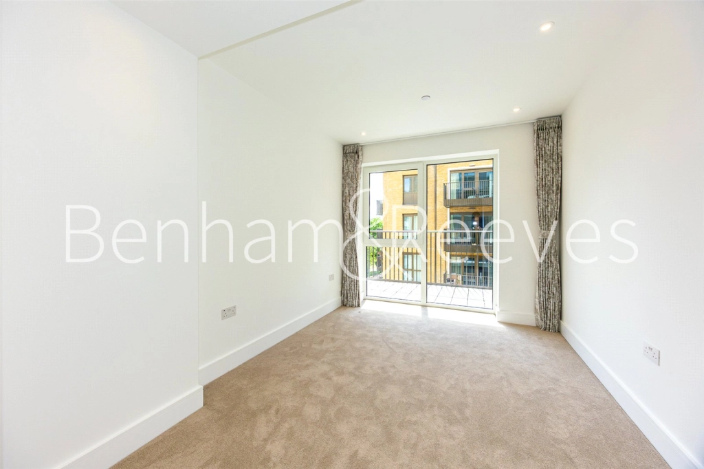 3 bedrooms apartments/flats for sale in Parr's Way, London - W6 view 12