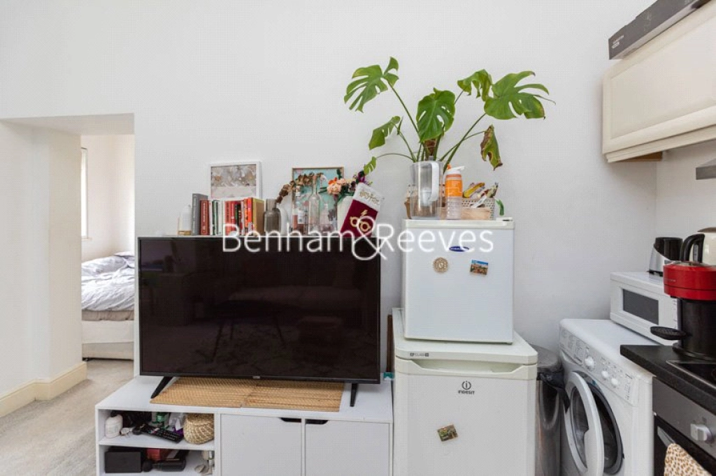 1 bedroom apartments/flats for sale in Gwendwr Road, London - W14 view 4