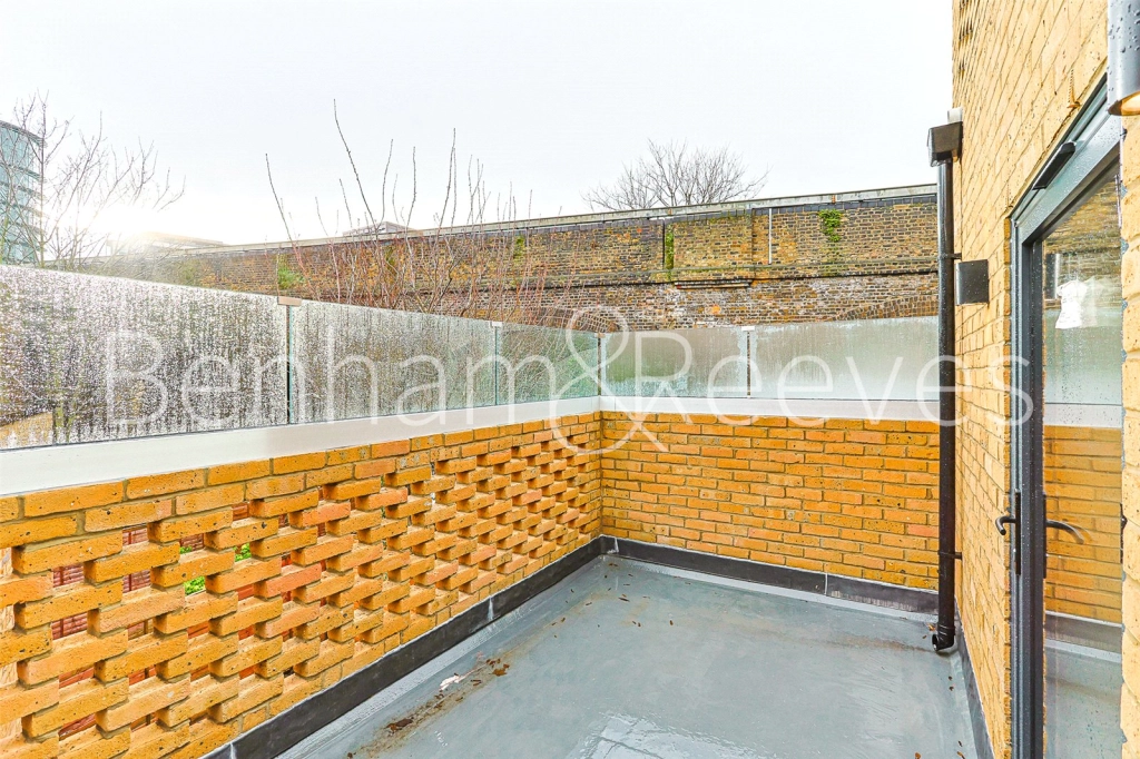 2 bedrooms apartments/flats for sale in Disraeli Road, London - SW15 view 4