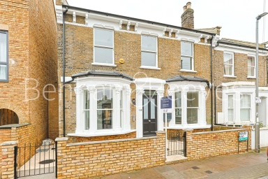 Disraeli Road, London - SW15 view 16