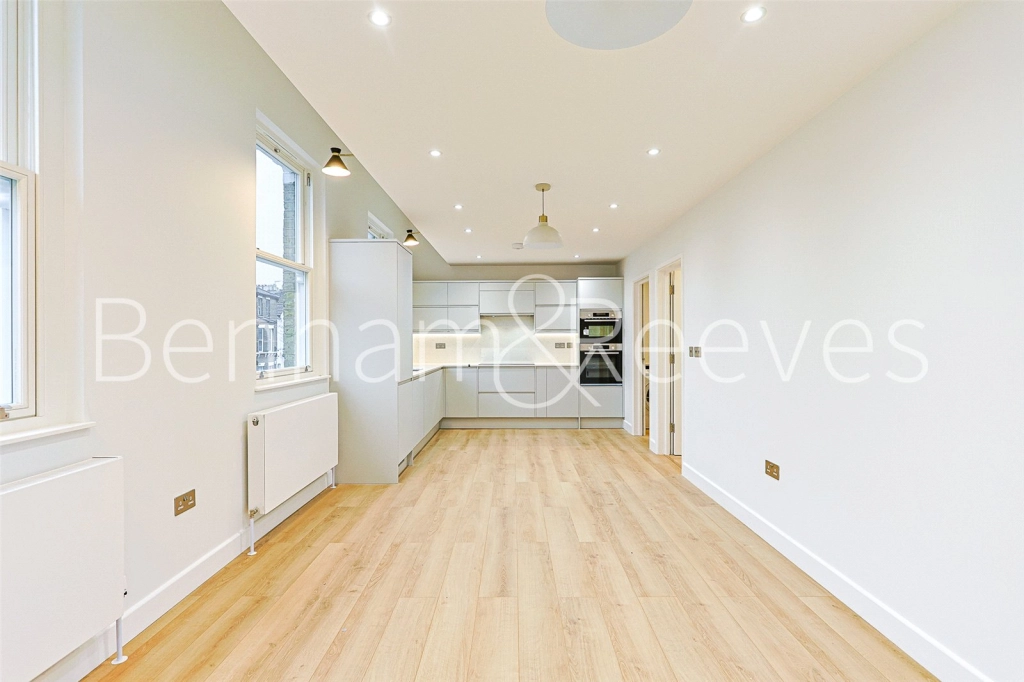 2 bedrooms apartments/flats for sale in Disraeli Road, London - SW15 view 9