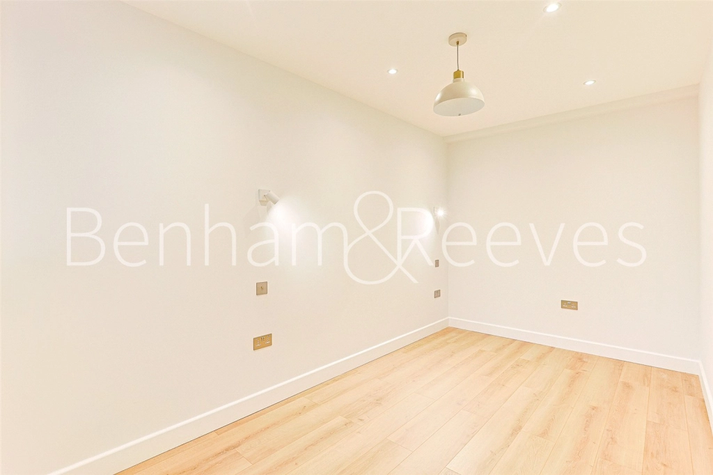 2 bedrooms apartments/flats for sale in Disraeli Road, London - SW15 view 14