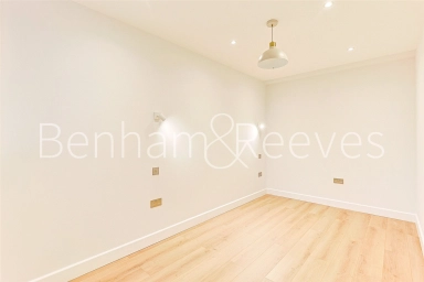 Disraeli Road, London - SW15 view 14