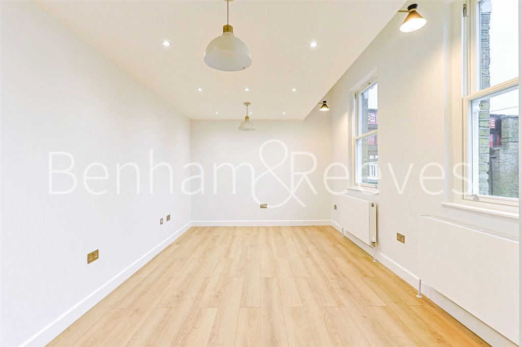 2 bedrooms apartments/flats for sale in Disraeli Road, London - SW15 view 10