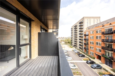 Farine Avenue, Hayes - UB3 view 6