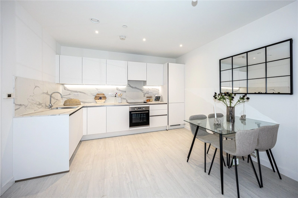 2 bedrooms apartments/flats for sale in Farine Avenue, Hayes - UB3 view 4