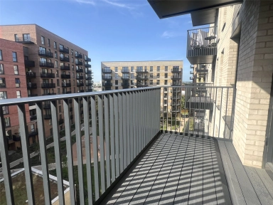 Farine Avenue, Hayes - UB3 view 4
