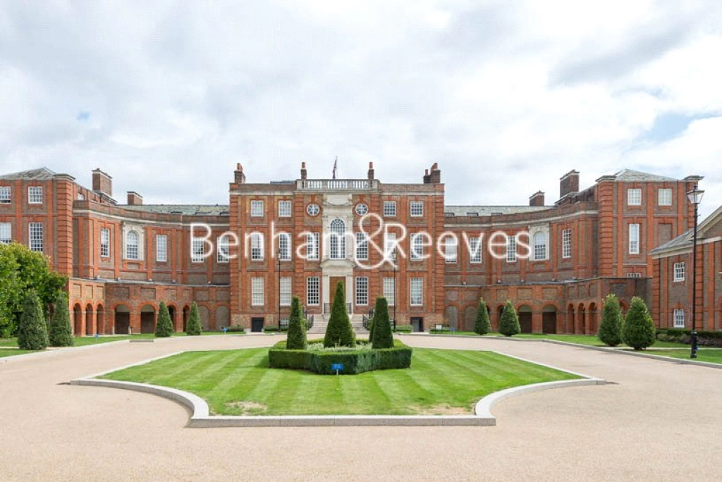 3 bedrooms apartments/flats for sale in Vitali Close, Barnes - SW15 view 10