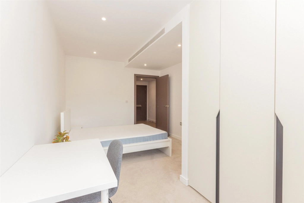1 bedroom apartments/flats for sale in Parrs Way, London - W6 view 4