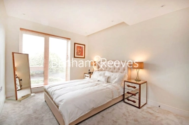 Parr's Way, London - W6 view 3