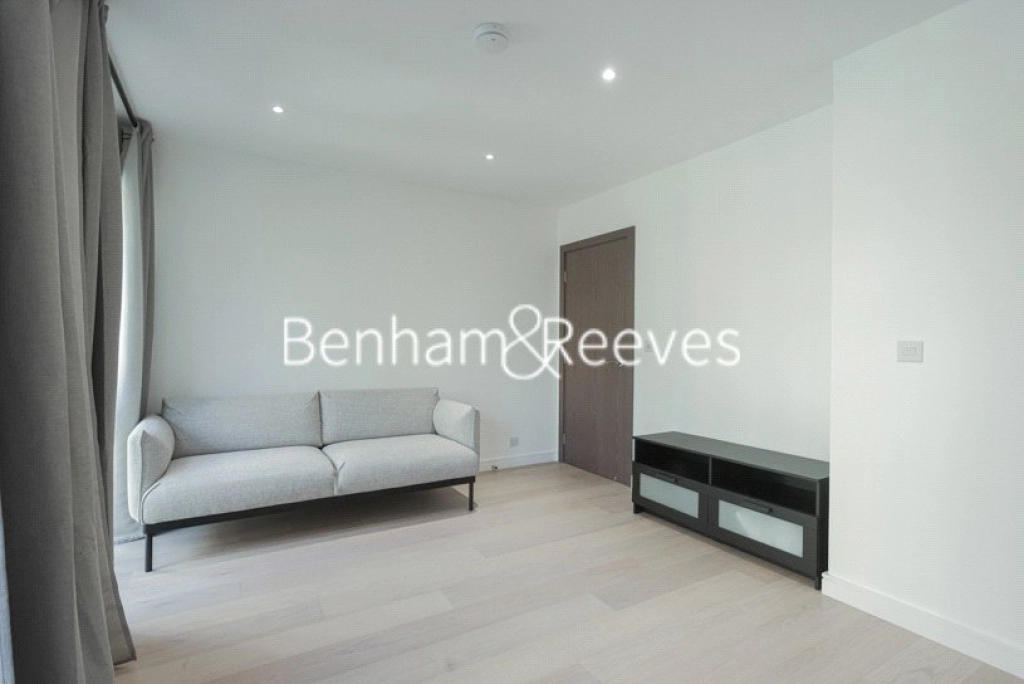 1 bedroom apartments/flats for sale in Distillery Road, London - W6 view 4