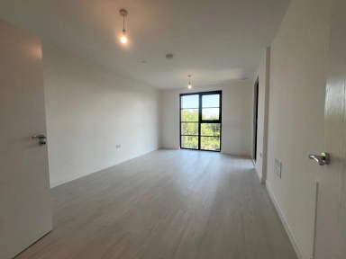Burlington Road, New Malden - KT3 view 3