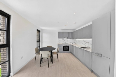 Burlington Road, New Malden - KT3 view 4