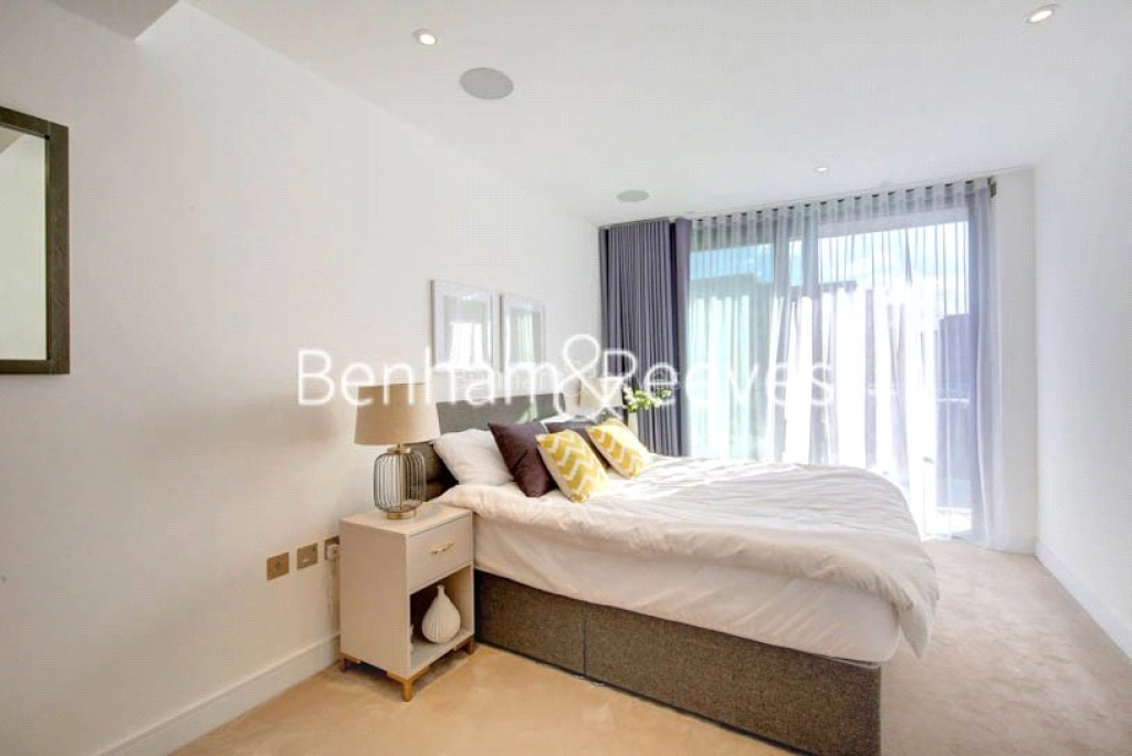 2 bedrooms apartments/flats for sale in Parr's Way, London - W6 view 4