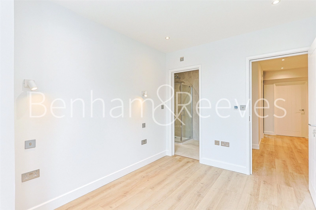 3 bedrooms apartments/flats for sale in Disraeli Road, London - SW15 view 4