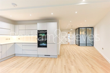 Disraeli Road, London - SW15 view 8