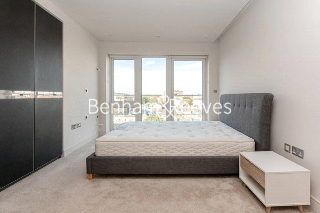 2 bedrooms apartments/flats for sale in Parr's Way, London - W6 view 14