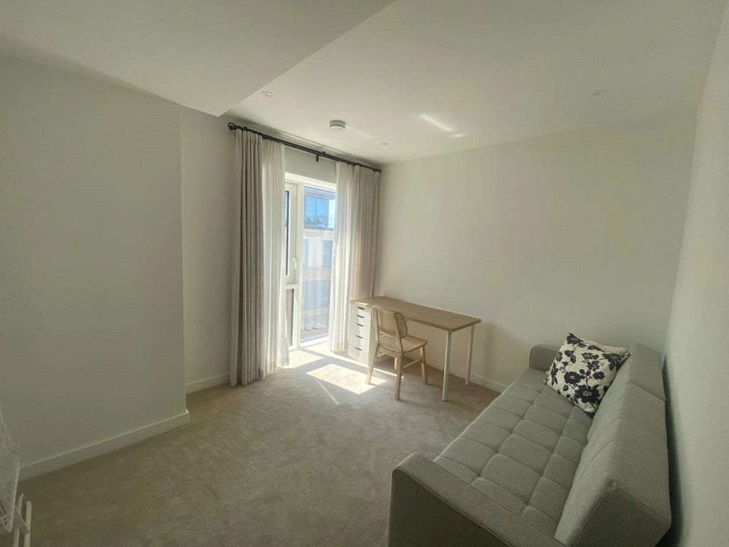 3 bedrooms apartments/flats for sale in Parrs Way, London - W6 view 4