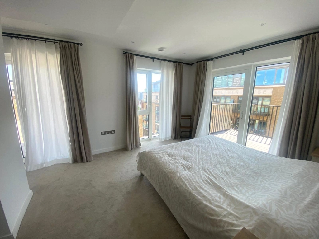 3 bedrooms apartments/flats for sale in Parrs Way, London - W6 view 10